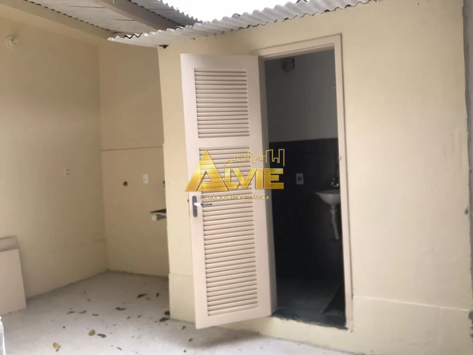 Alugo - Casa com 3 Quartos na Rua Evilásio Silva - Fonseca - Niterói